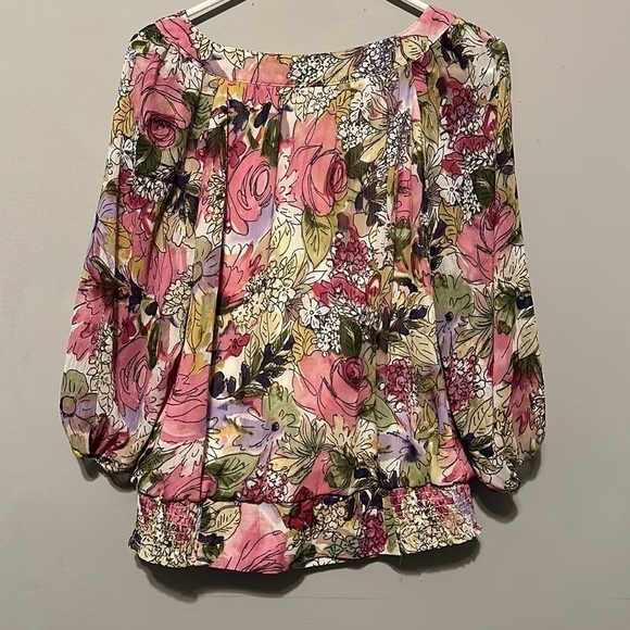Beautiful ladies,‎ flower blouse by Judy Bond. - Picture 7 of 7